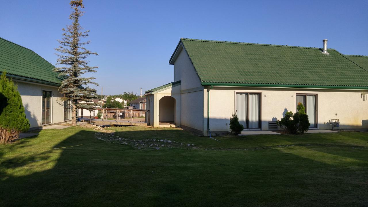 Garden Court Motel Manning Exterior photo